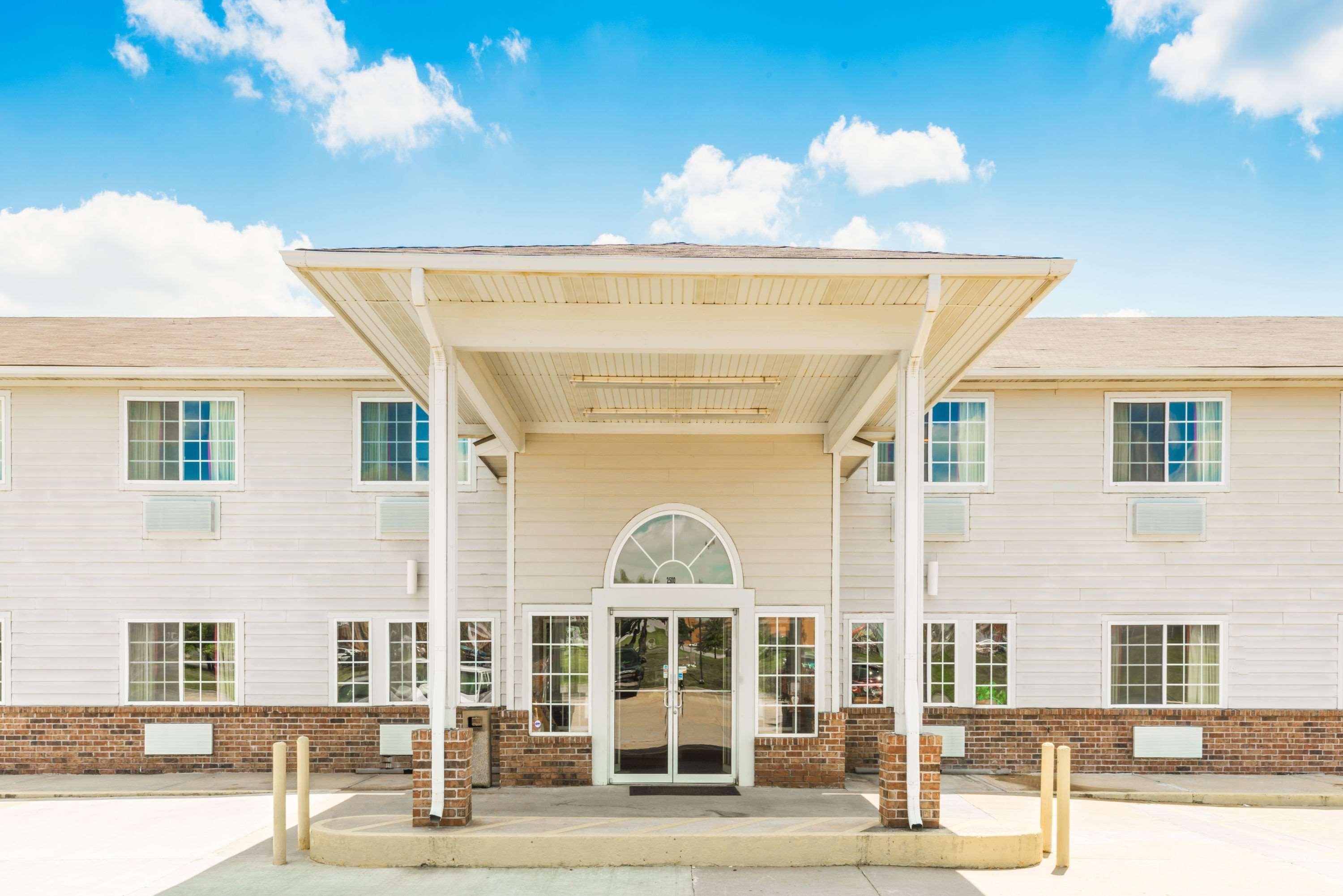 Super 8 By Wyndham Platte City Kansas City Area Exterior foto